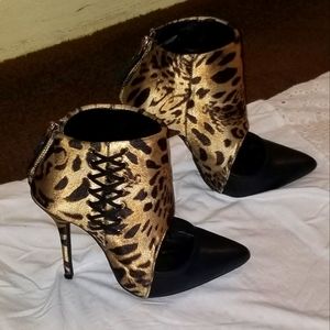 Super Cute Animal Print Booties - Size 5.5